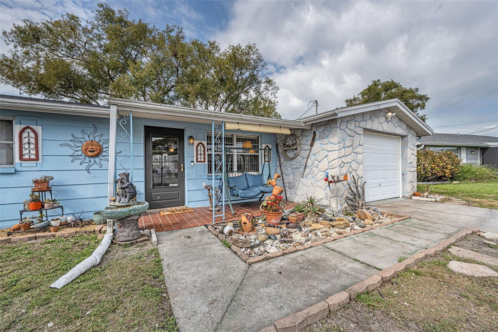 Image 6 of 44 For 1131 Royalwood Drive