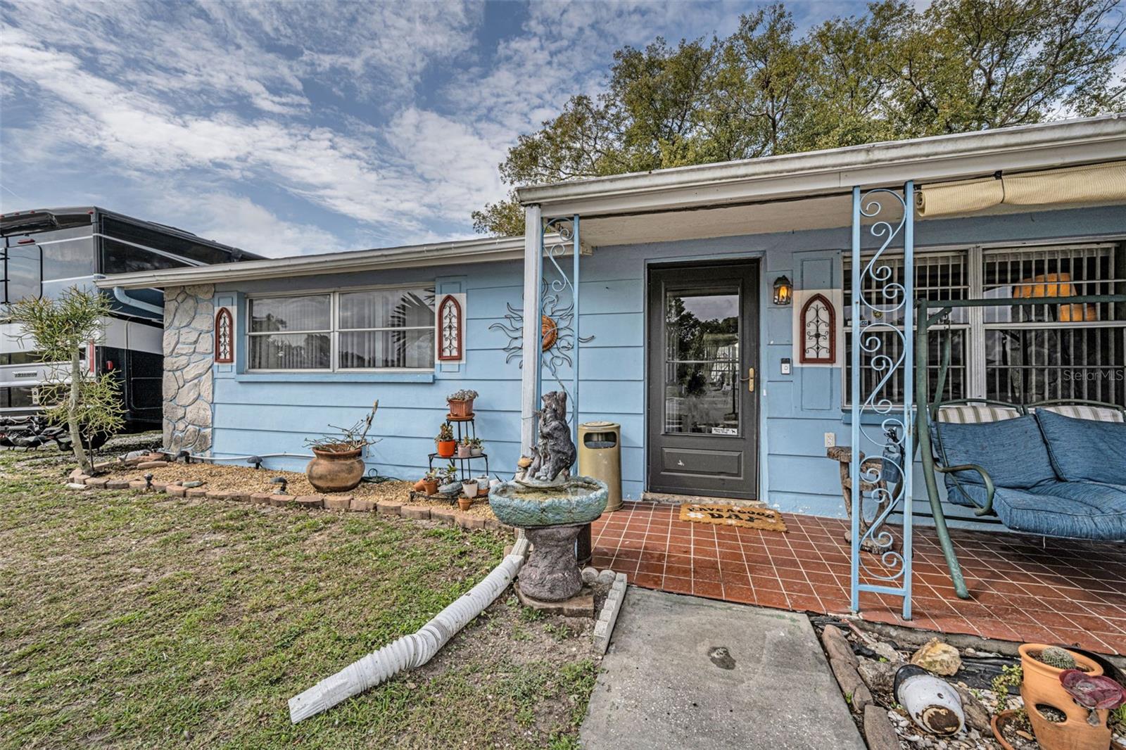 Image 7 of 44 For 1131 Royalwood Drive