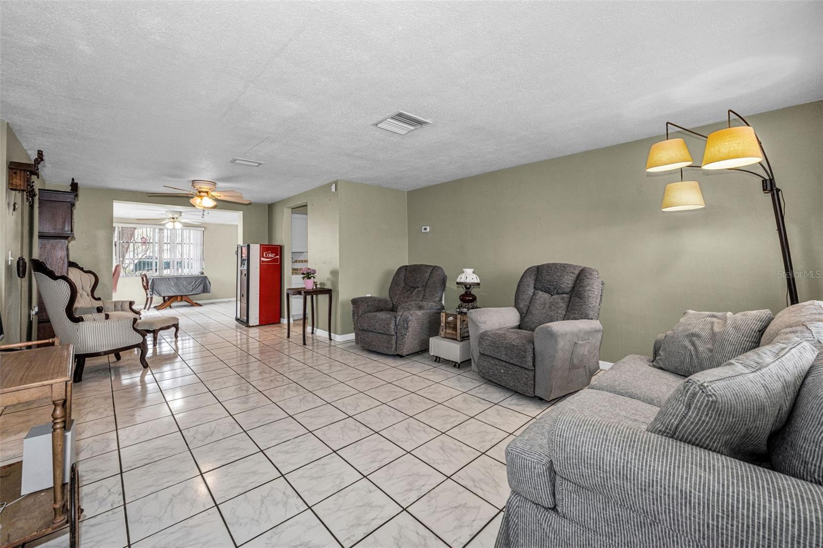 Image 9 of 44 For 1131 Royalwood Drive