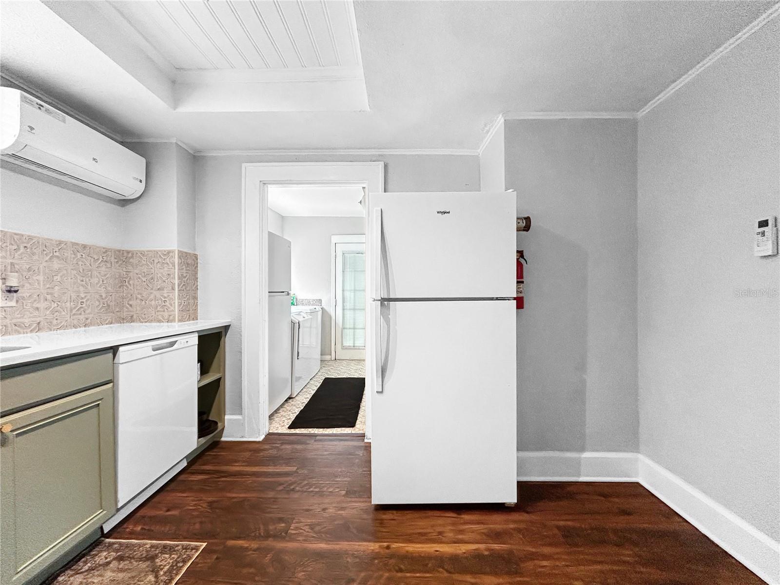 Image 11 of 59 For 626 37th Avenue S