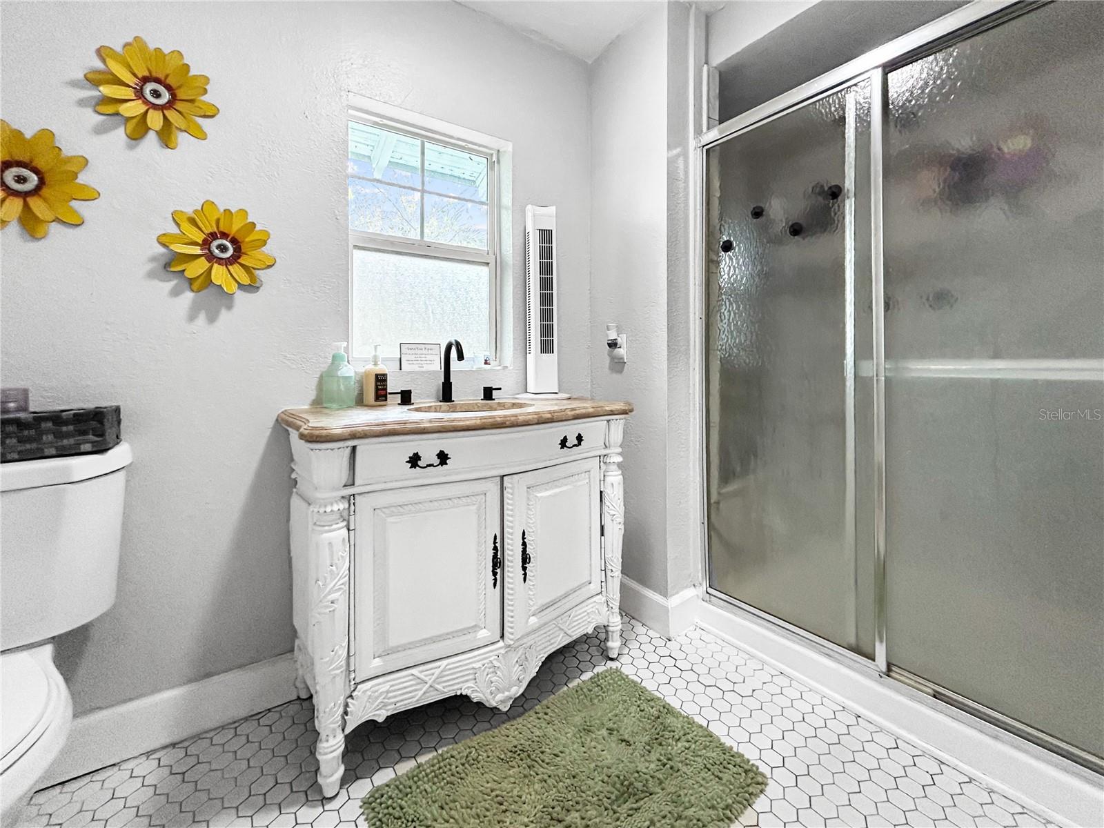 Image 22 of 59 For 626 37th Avenue S