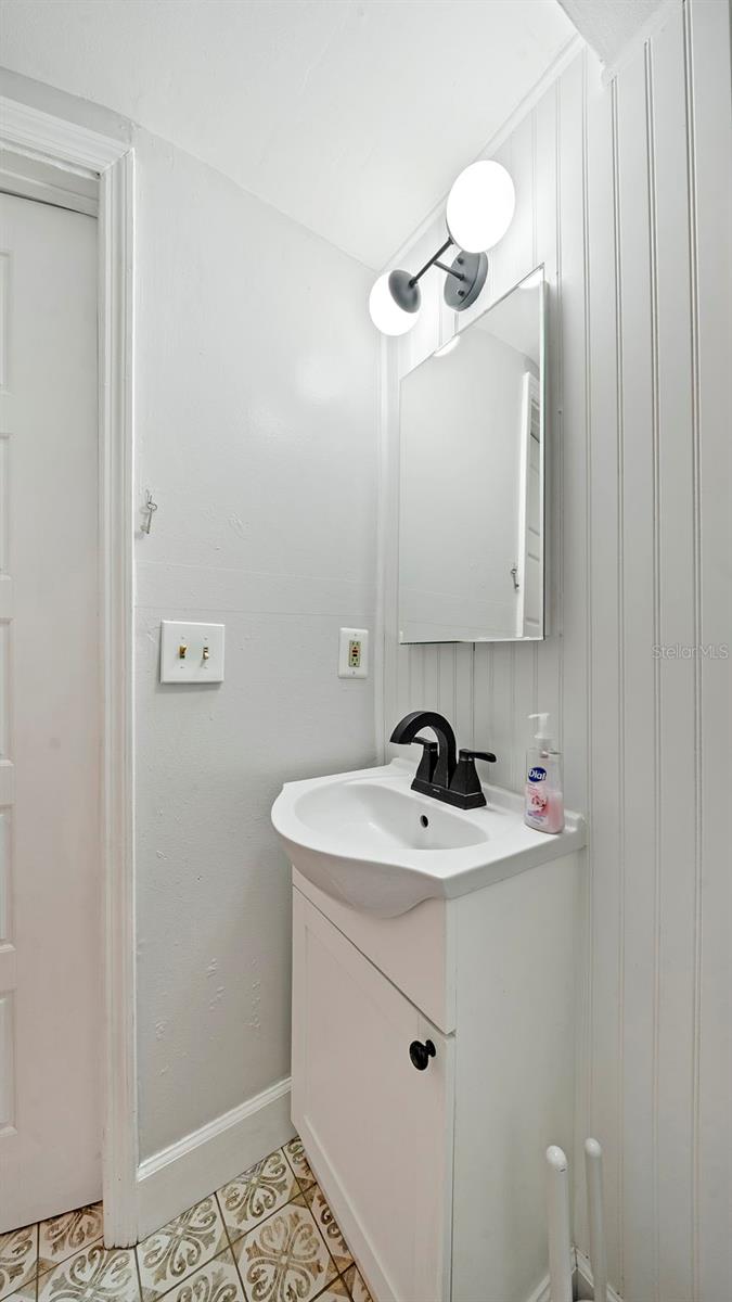 Image 31 of 59 For 626 37th Avenue S