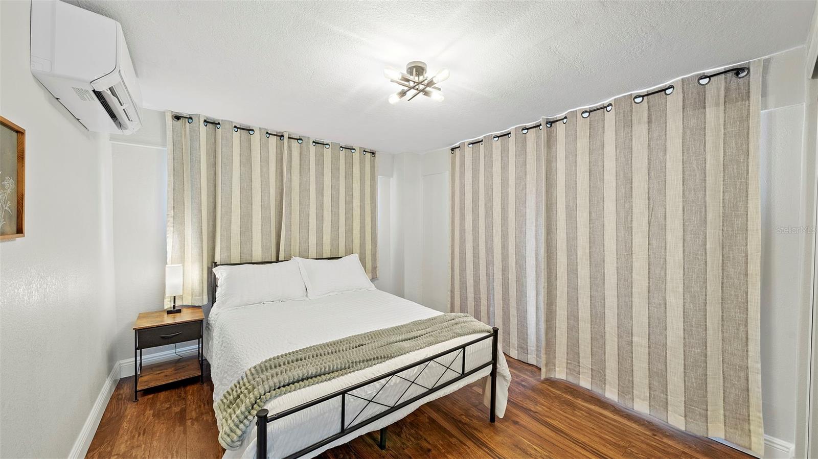 Image 33 of 59 For 626 37th Avenue S