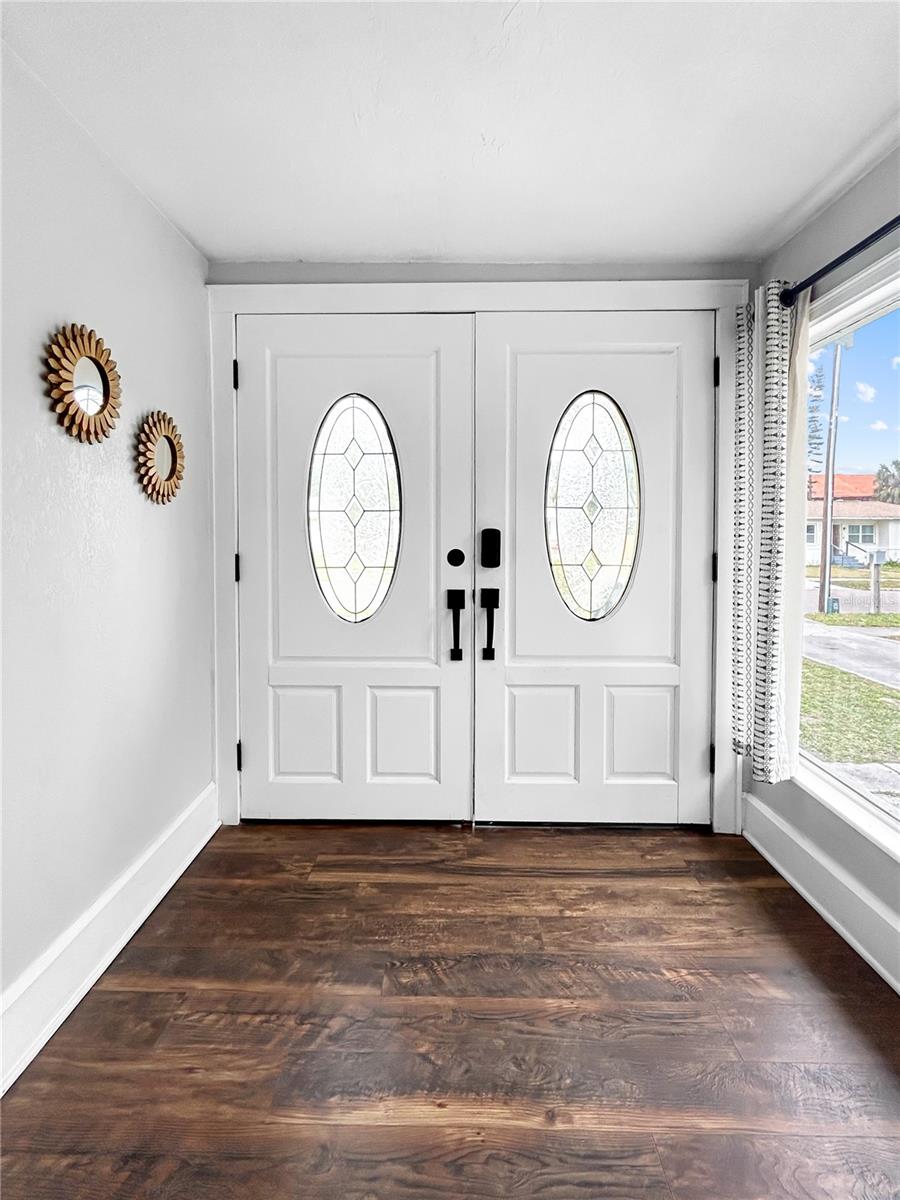 Image 6 of 59 For 626 37th Avenue S