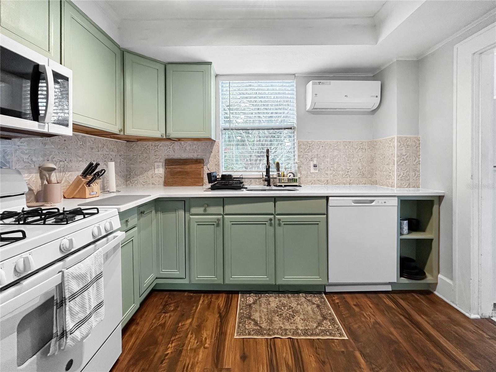 Image 7 of 59 For 626 37th Avenue S