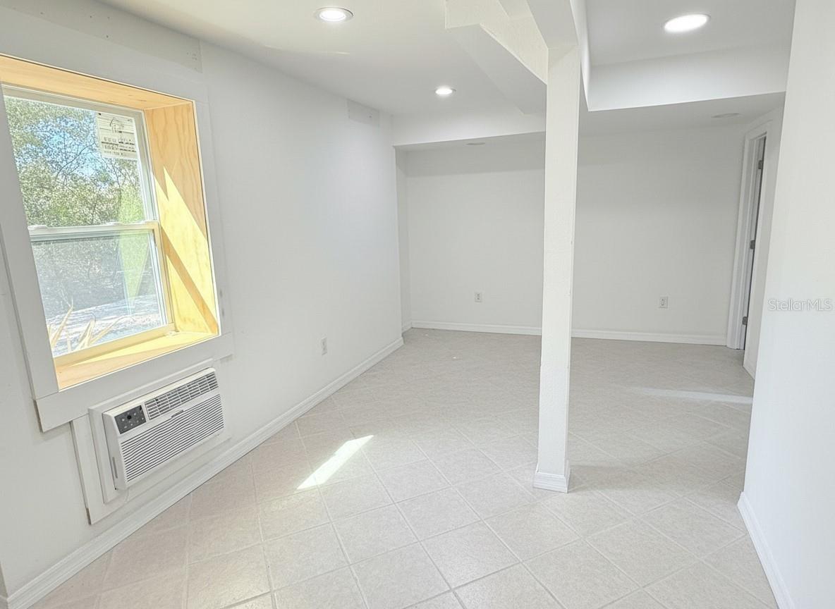 Image 2 of 7 For 707 40th Street W A