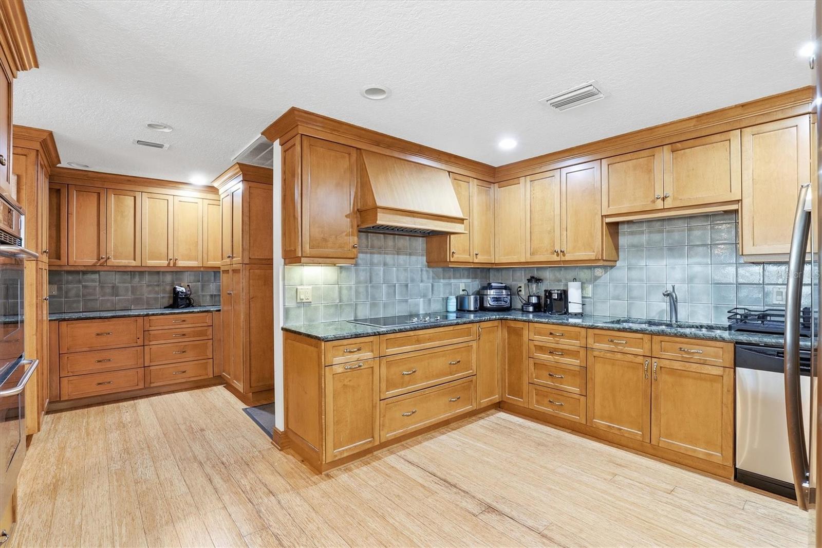 Image 19 of 45 For 807 Russell Drive