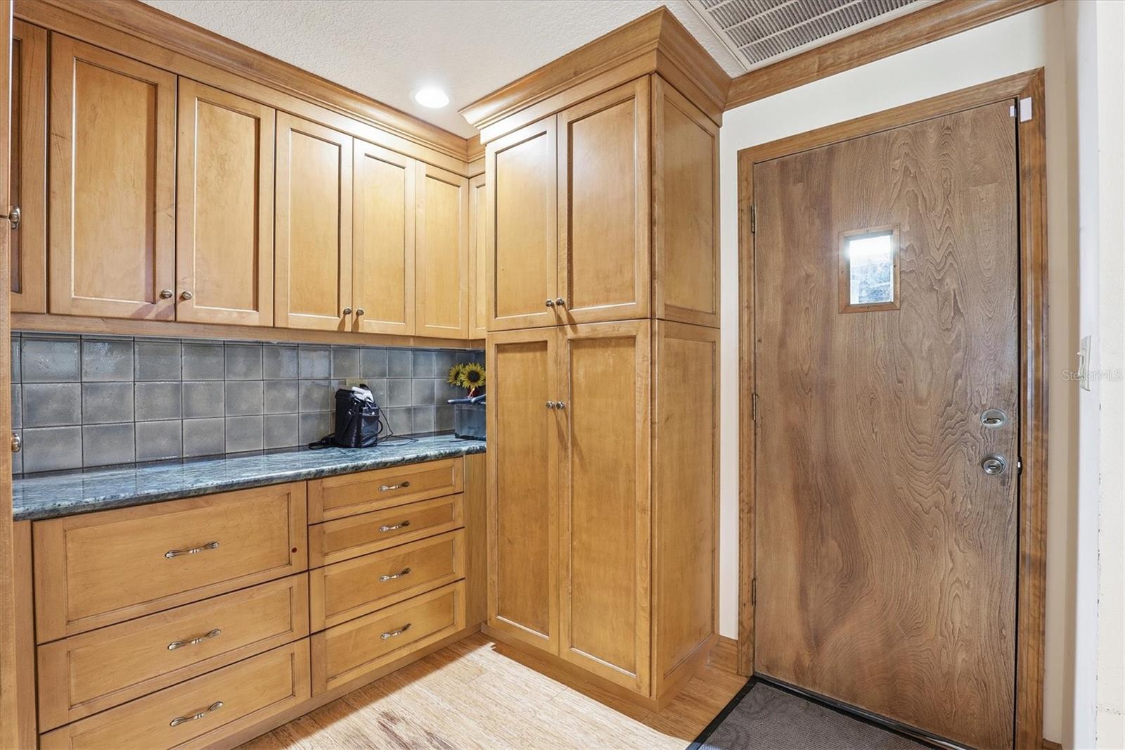 Image 20 of 45 For 807 Russell Drive