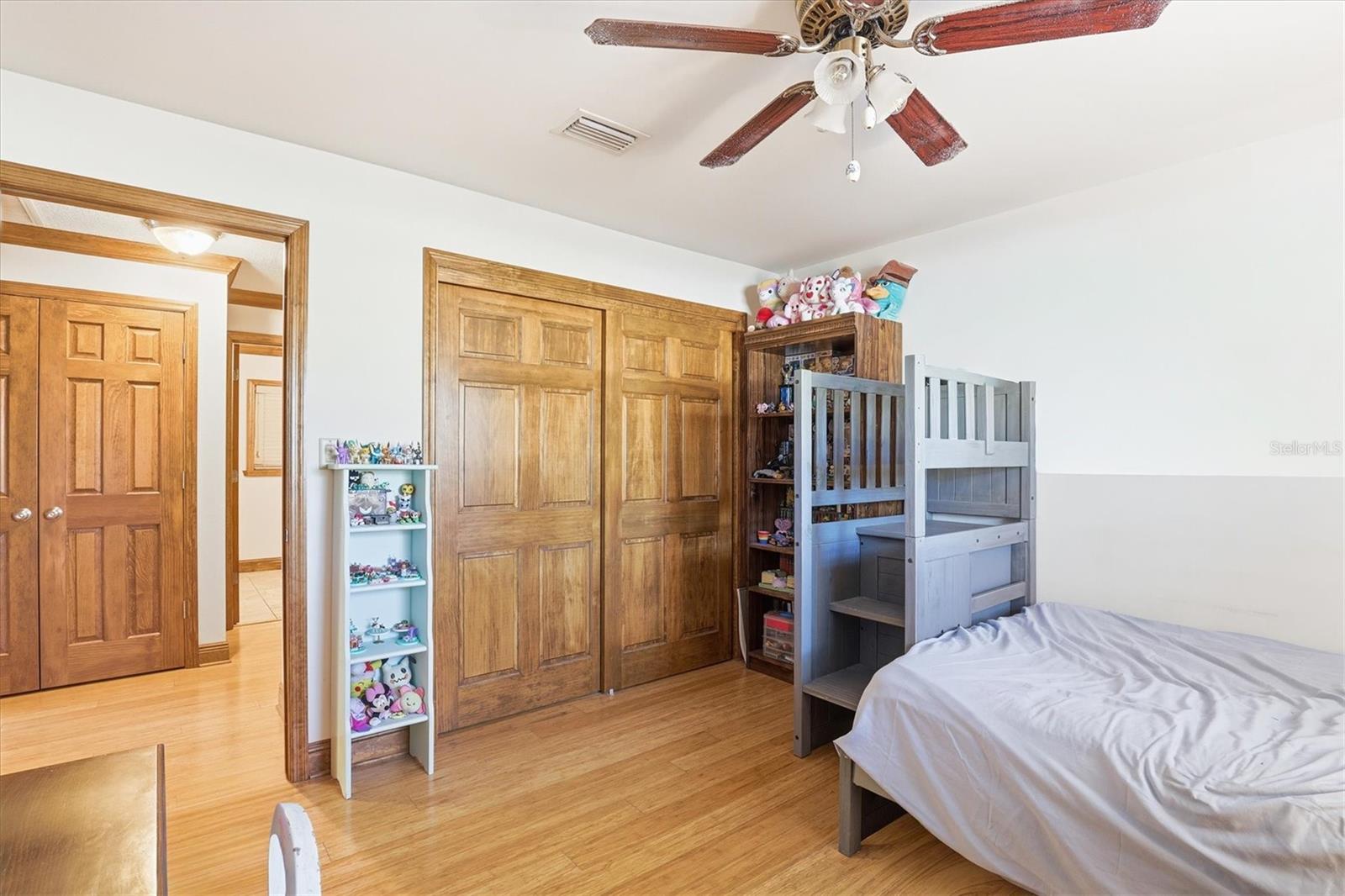 Image 21 of 45 For 807 Russell Drive