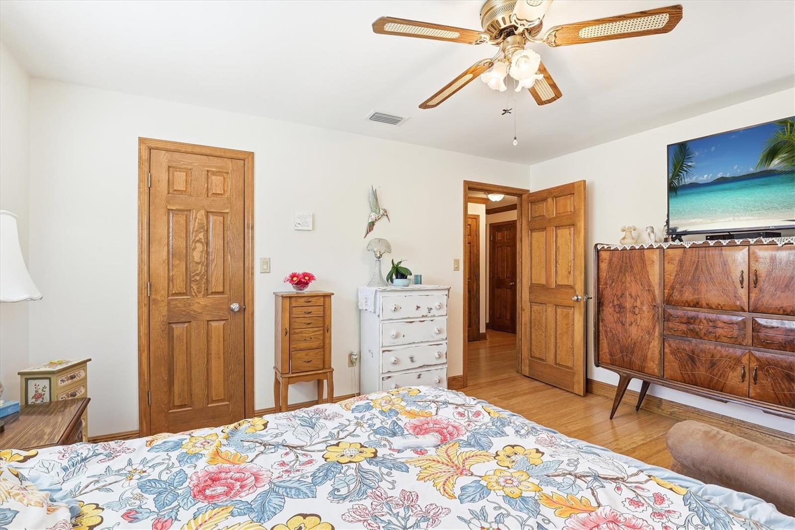 Image 27 of 45 For 807 Russell Drive