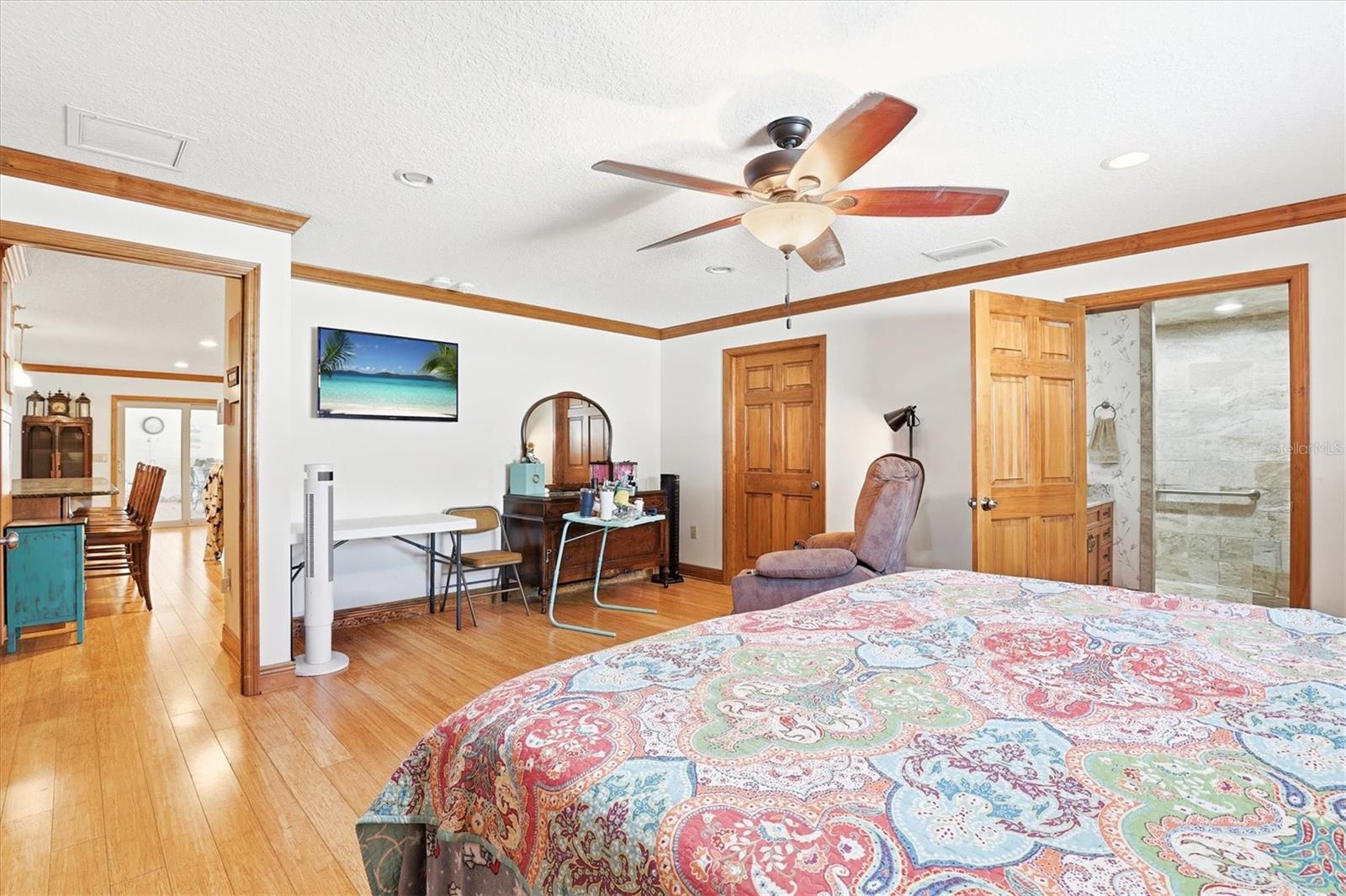 Image 32 of 45 For 807 Russell Drive