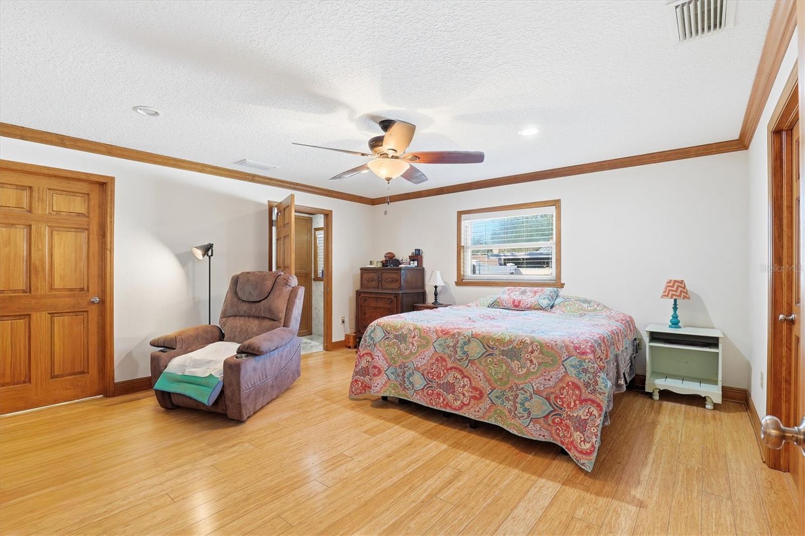 Image 33 of 45 For 807 Russell Drive