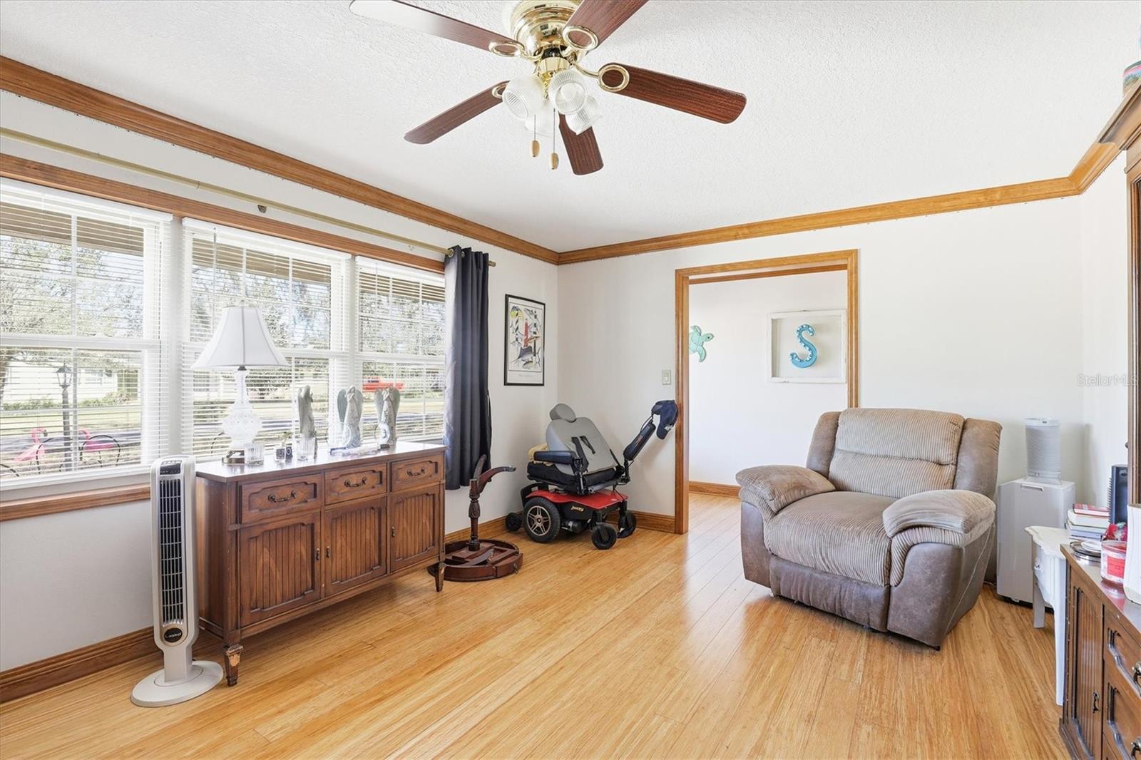 Image 5 of 45 For 807 Russell Drive