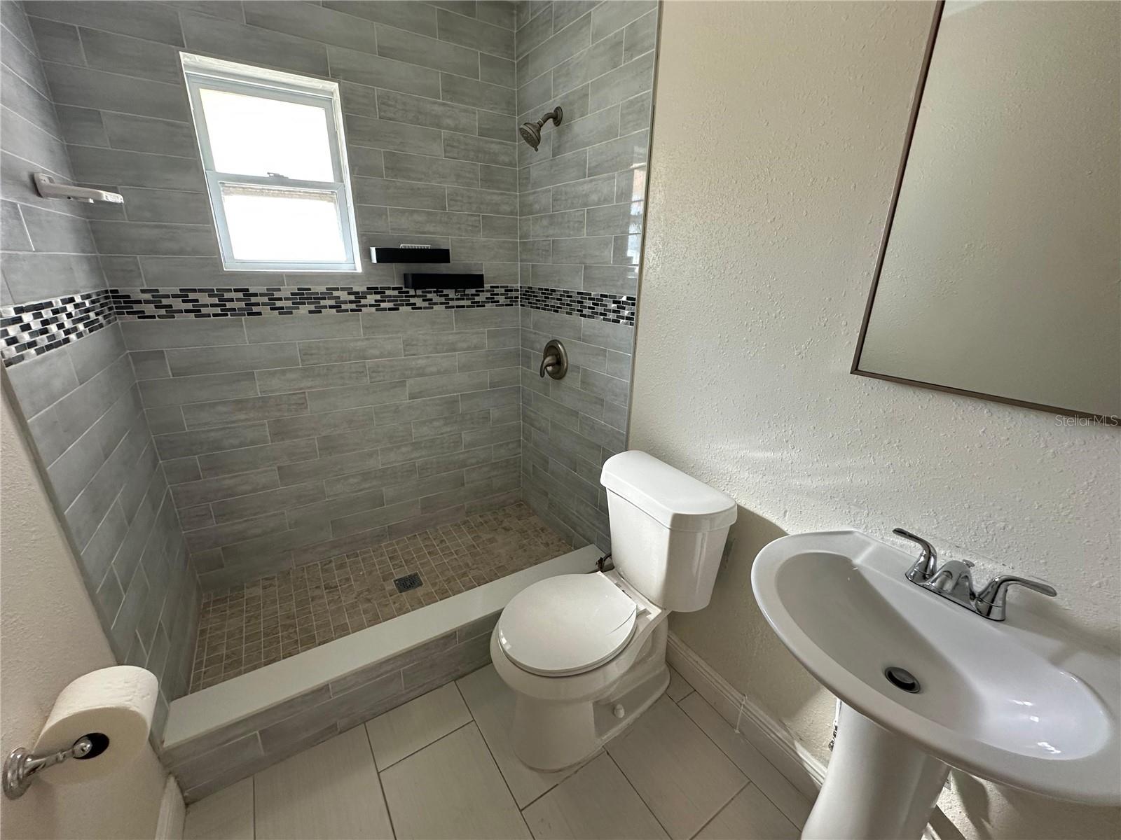 Image 14 of 28 For 4305 Henry Avenue