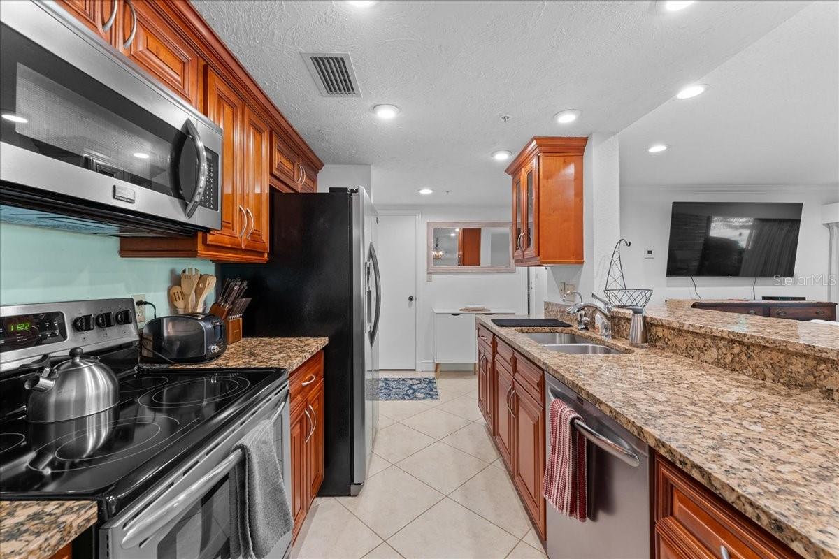 Image 13 of 42 For 36750 Us Highway 19  24-104