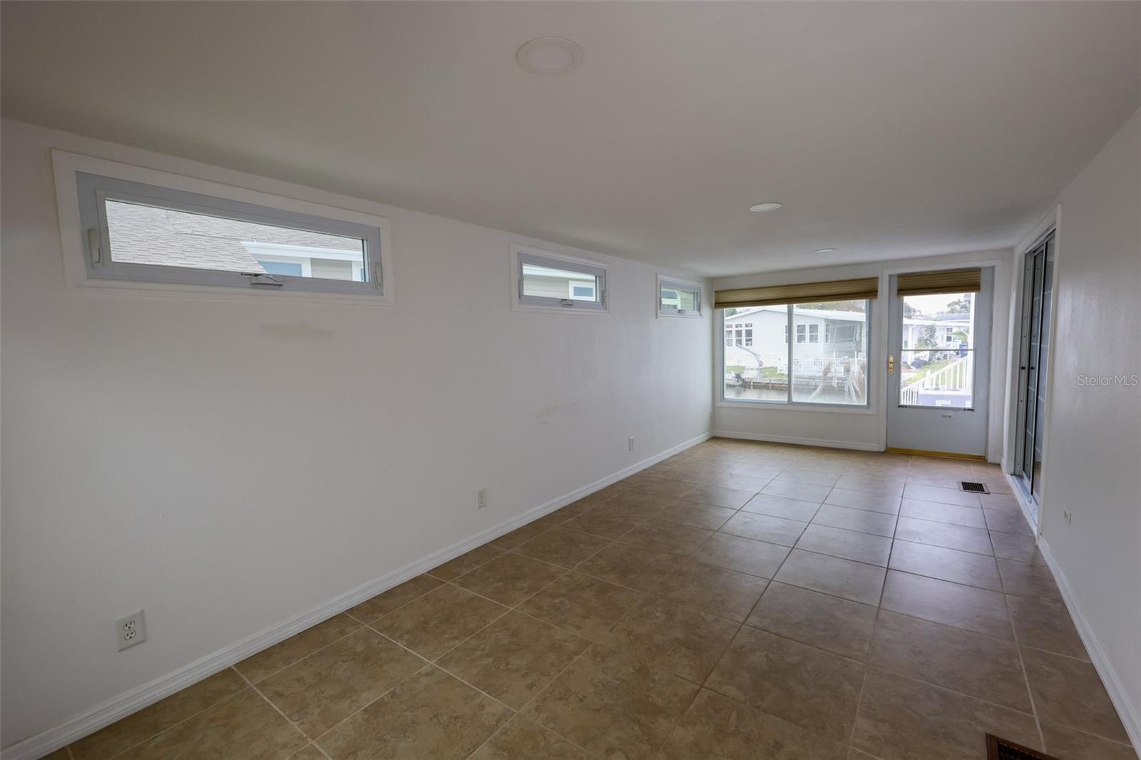 Image 23 of 31 For 248 Philadelphia Boulevard 55