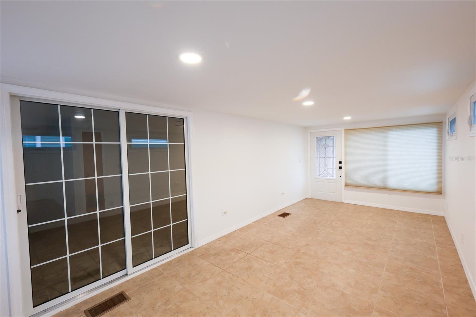 Image 26 of 31 For 248 Philadelphia Boulevard 55