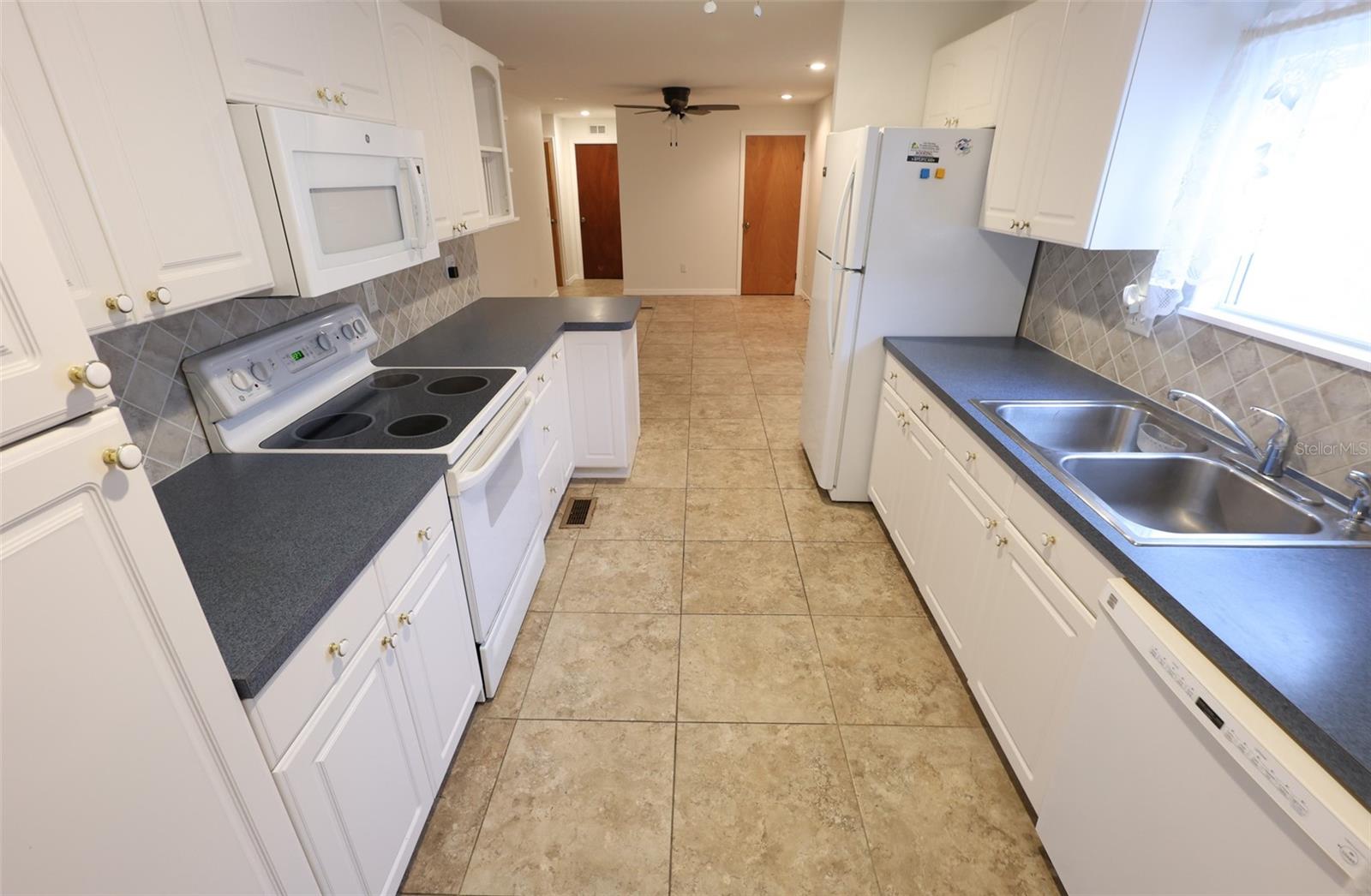 Image 5 of 31 For 248 Philadelphia Boulevard 55