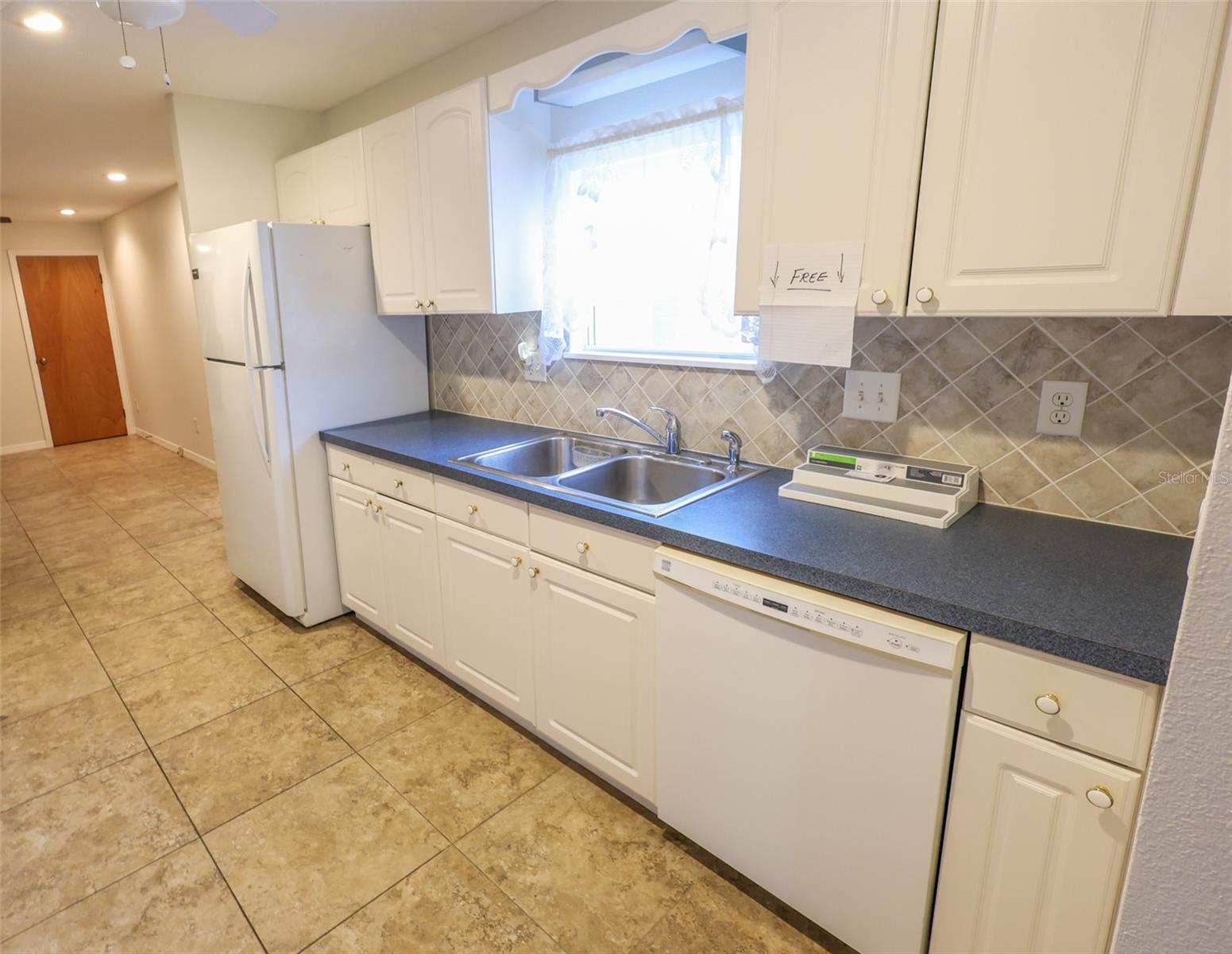 Image 6 of 31 For 248 Philadelphia Boulevard 55