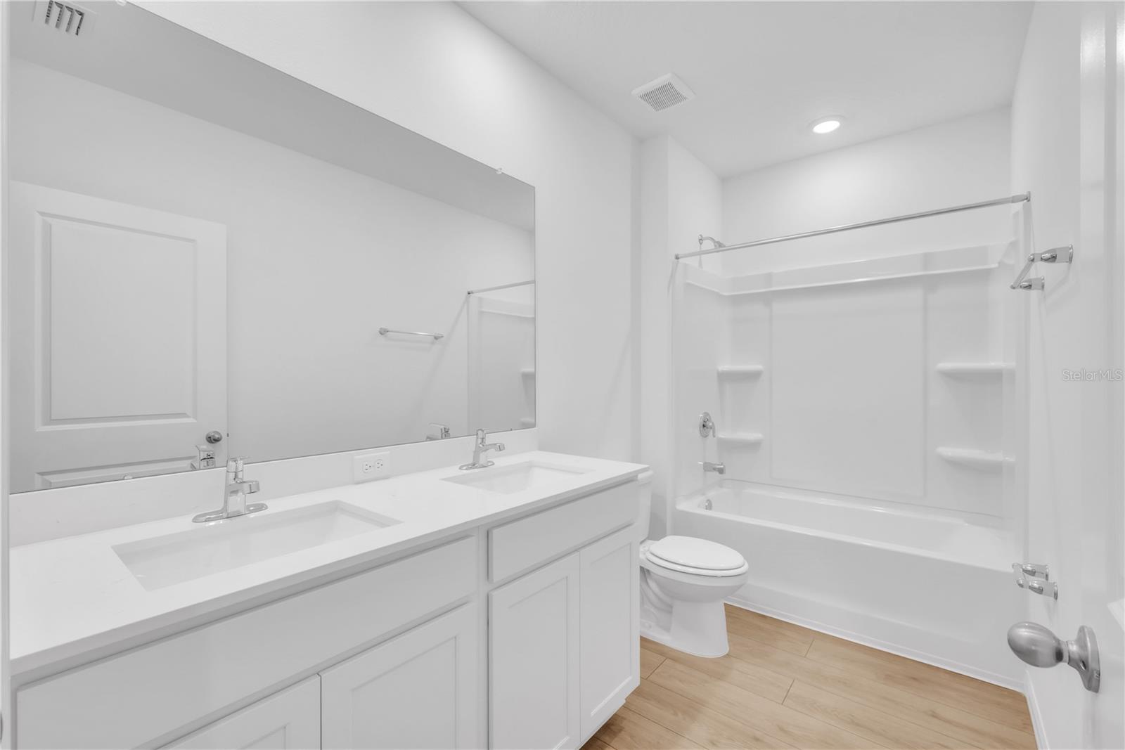 Image 17 of 33 For 32368 Evening Grove Court