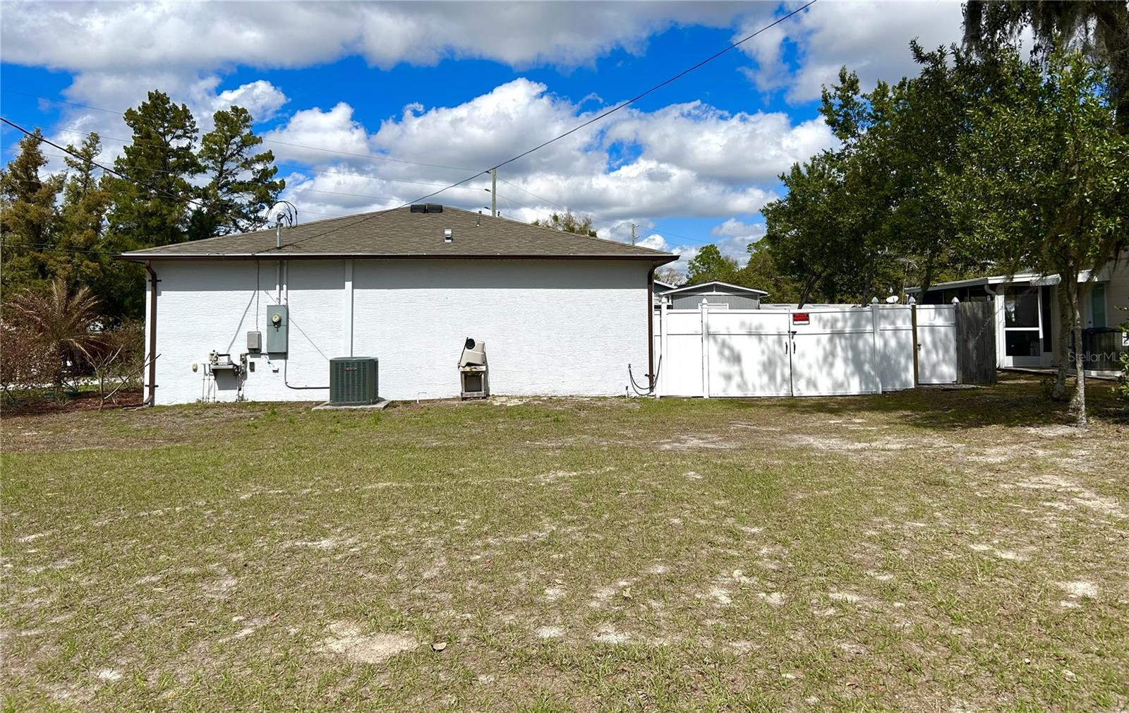 Image 5 of 19 For 4096 Thunderbird Avenue