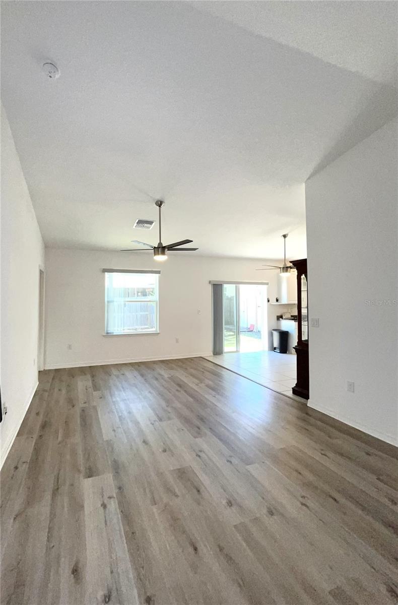 Image 7 of 19 For 4096 Thunderbird Avenue