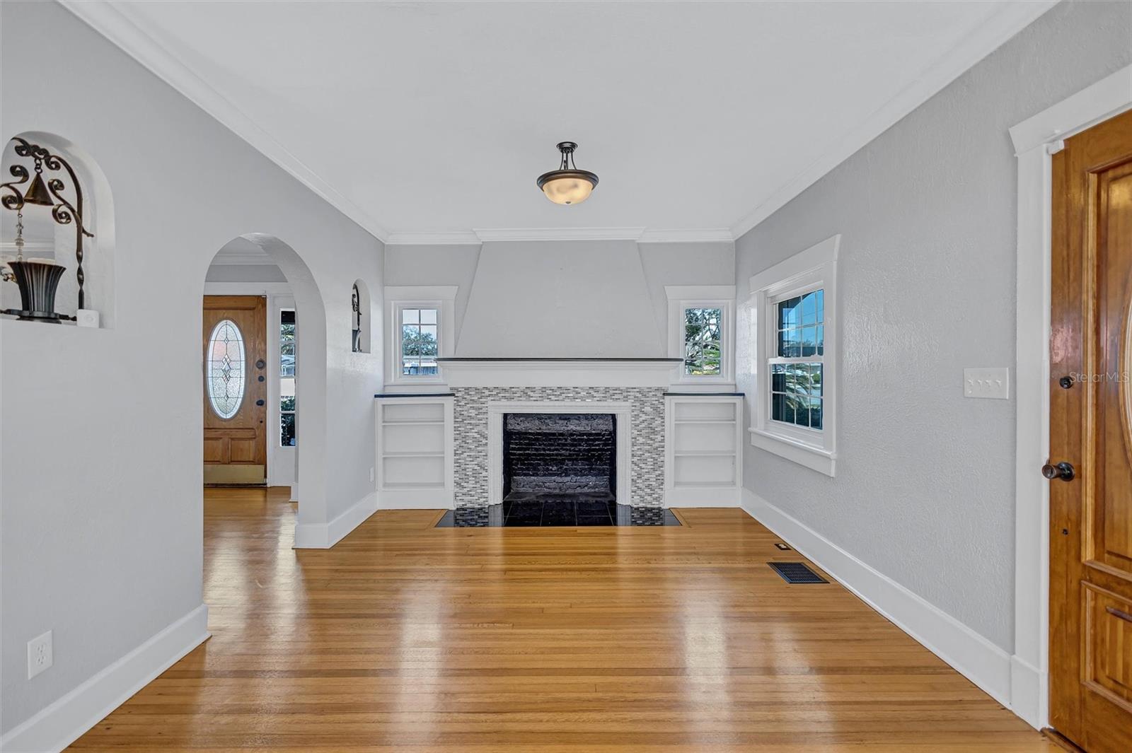 Image 15 of 76 For 120 Park Street N