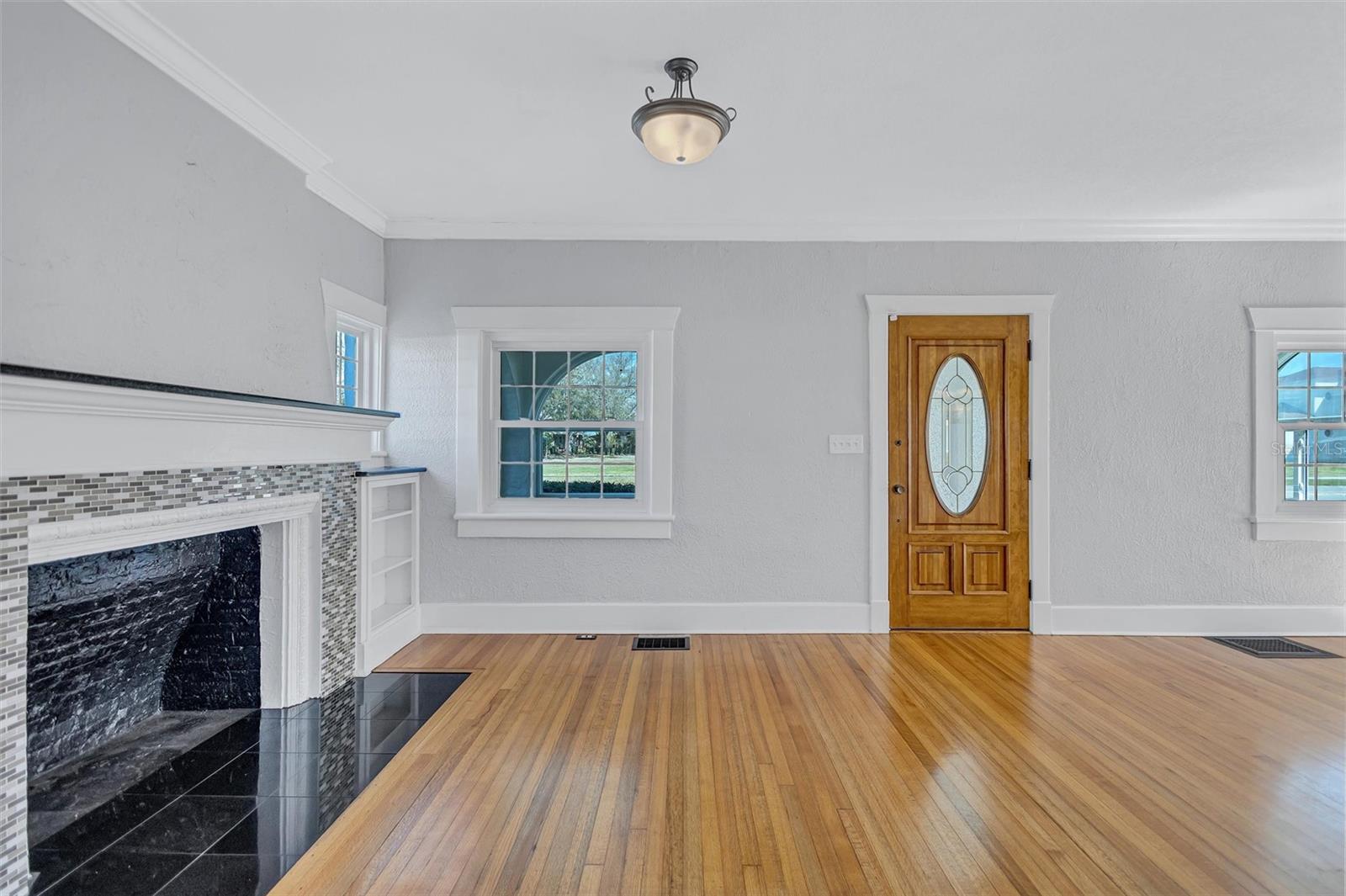 Image 16 of 76 For 120 Park Street N