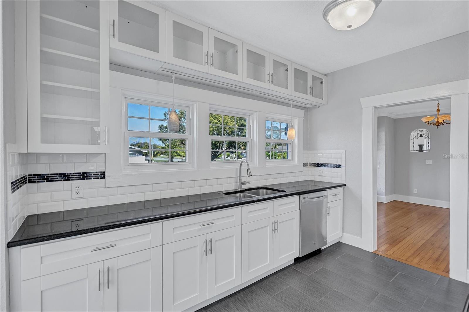 Image 32 of 76 For 120 Park Street N