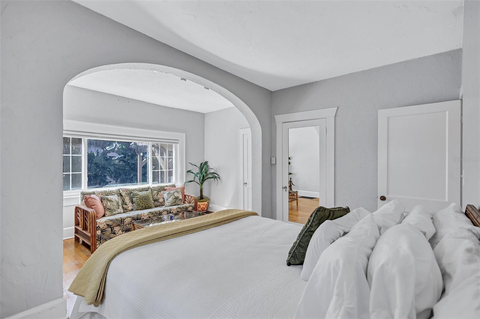 Image 40 of 76 For 120 Park Street N