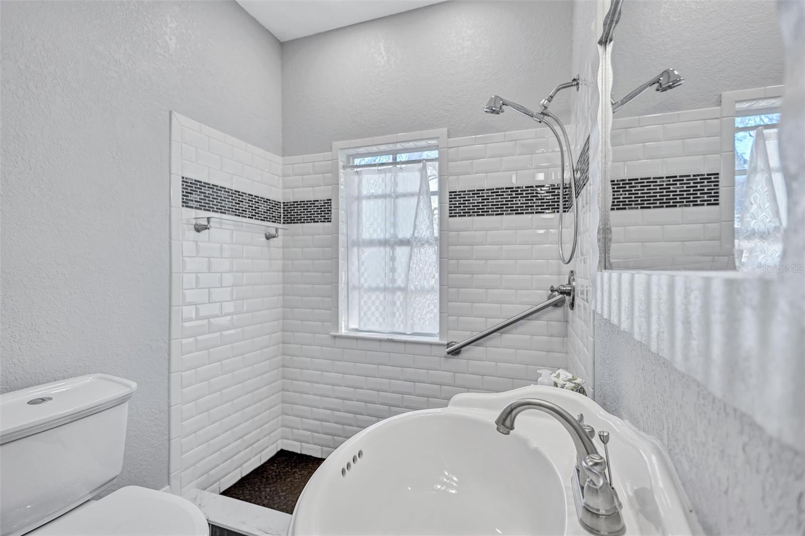 Image 42 of 76 For 120 Park Street N