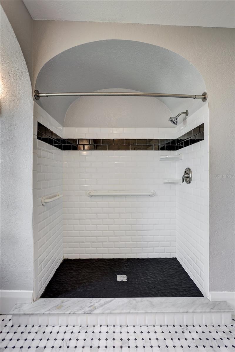 Image 52 of 76 For 120 Park Street N