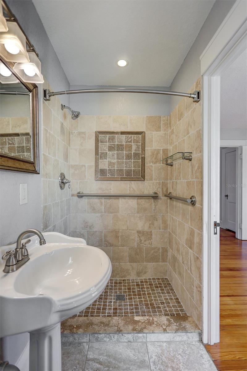 Image 60 of 76 For 120 Park Street N