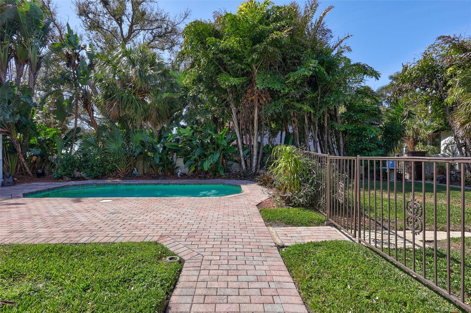 Image 68 of 76 For 120 Park Street N