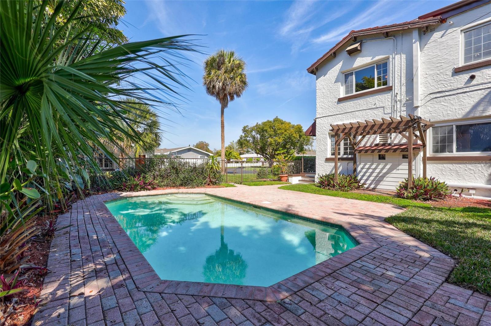 Image 71 of 76 For 120 Park Street N