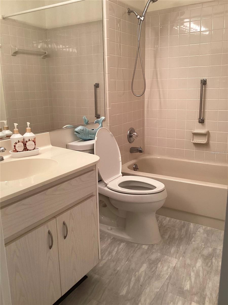 Image 4 of 12 For 2512 Lancaster Drive 2512