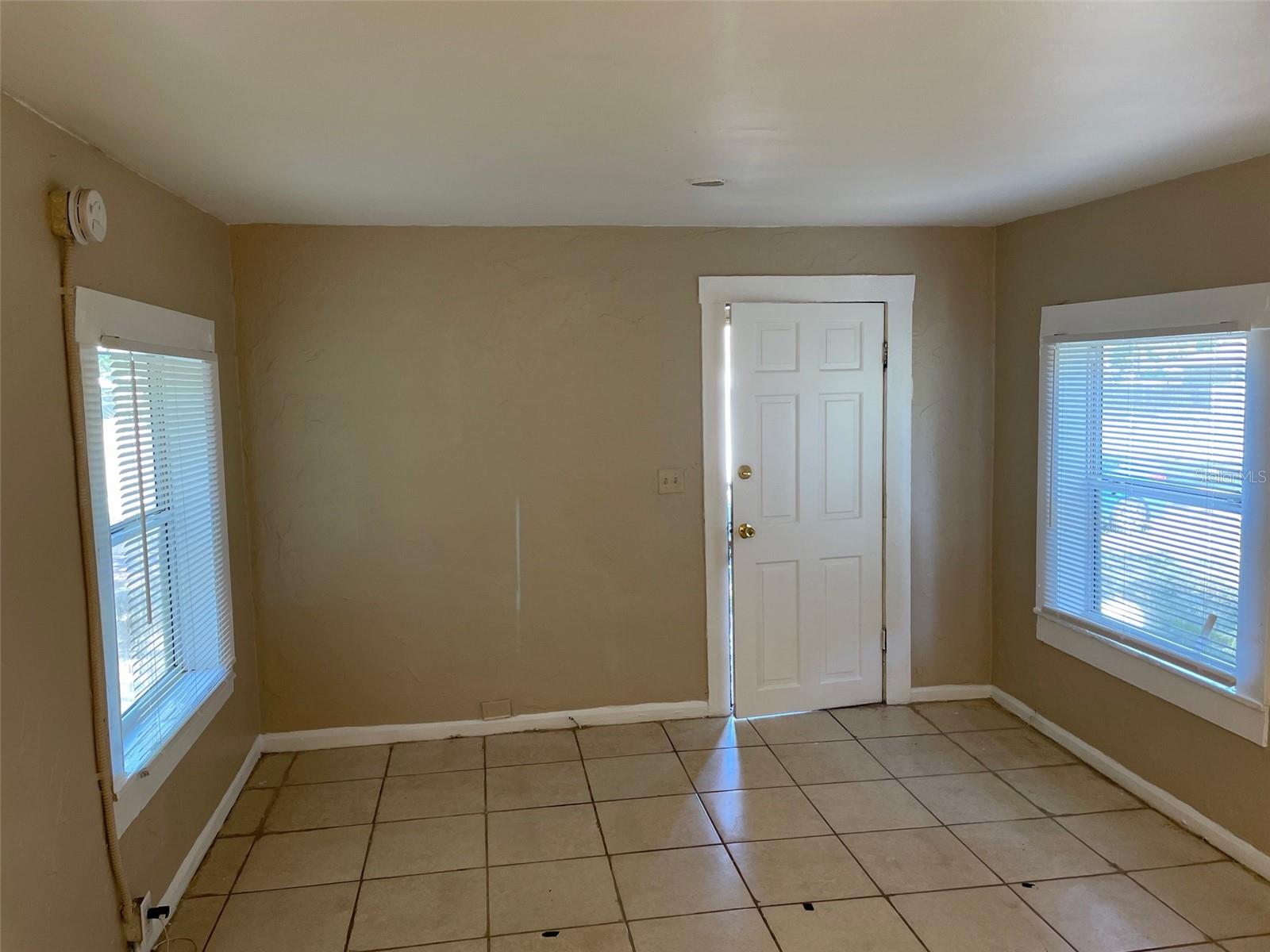 Image 2 of 14 For 2010 28th Avenue N