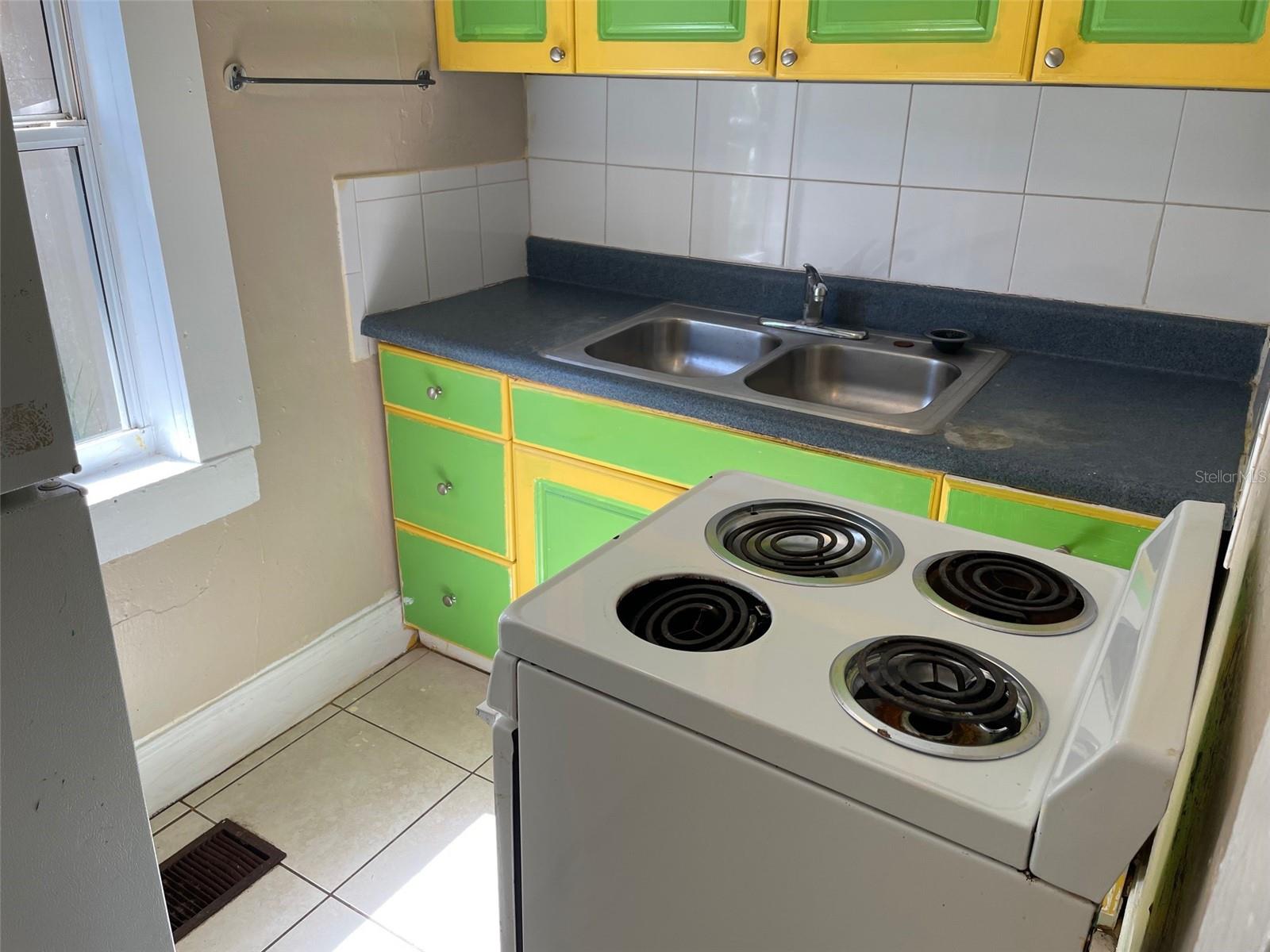 Image 7 of 14 For 2010 28th Avenue N