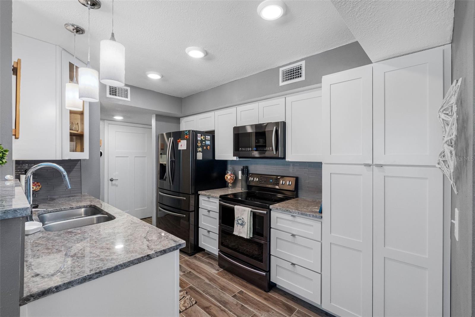 Image 11 of 55 For 17400 Gulf Boulevard I3