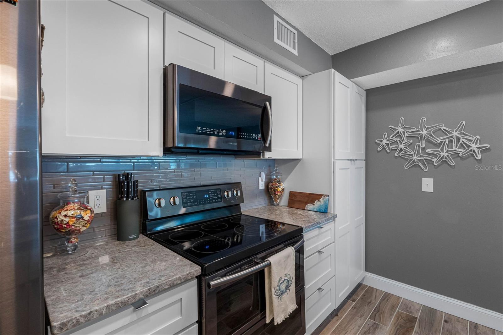 Image 13 of 55 For 17400 Gulf Boulevard I3