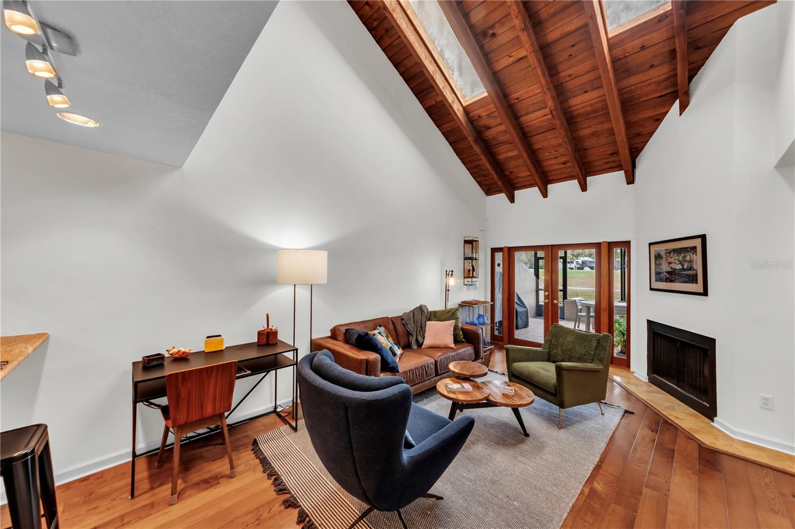 Listing photo id 14 for 4508 Rolling Green Lane 0