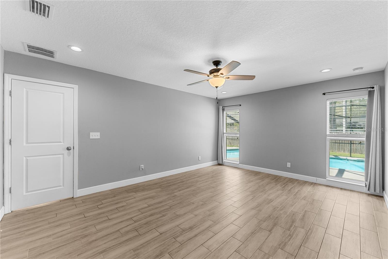 Listing photo id 8 for 10700 62nd Street