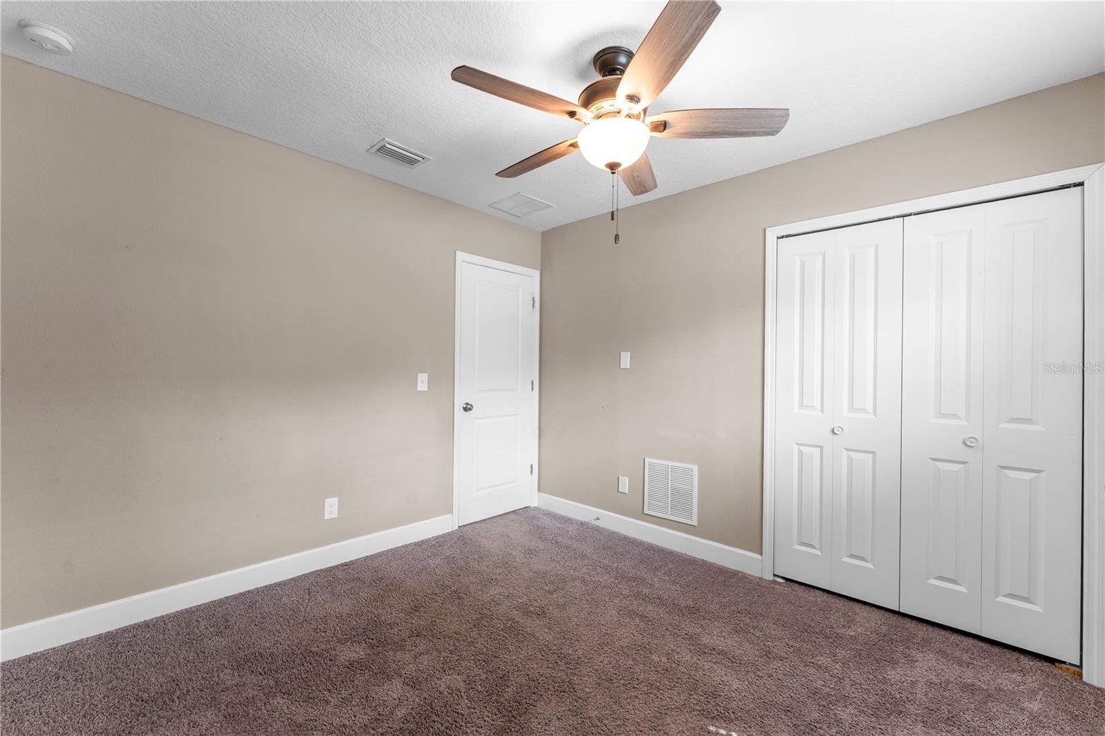 Listing photo id 13 for 10700 62nd Street