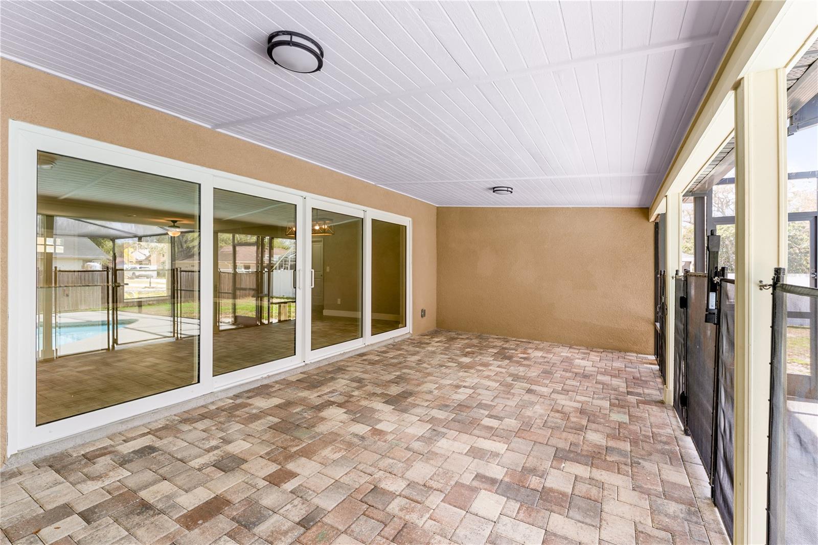 Listing photo id 16 for 10700 62nd Street