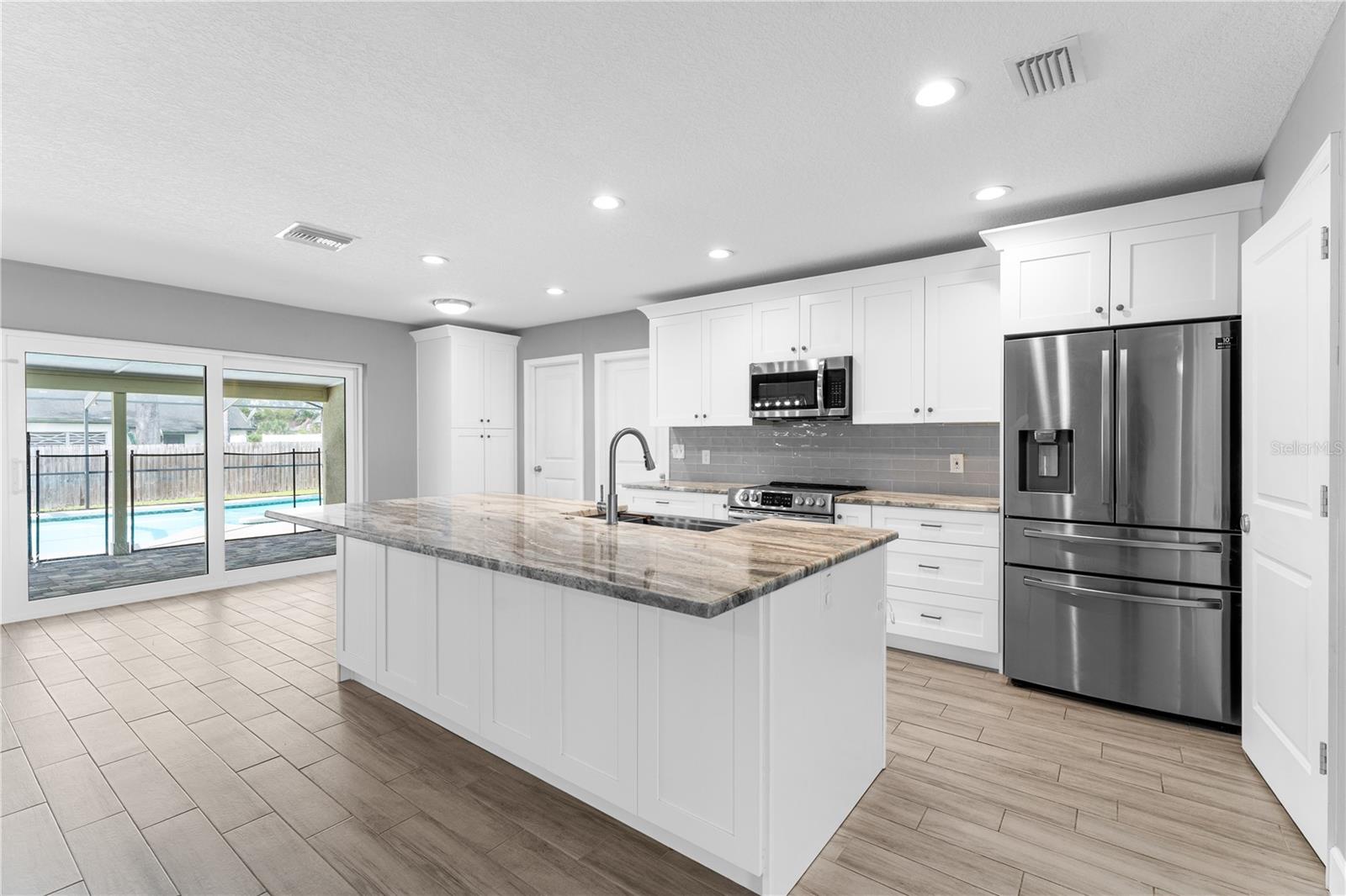 Listing photo id 1 for 10700 62nd Street