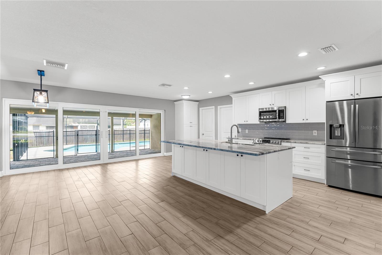 Listing photo id 2 for 10700 62nd Street