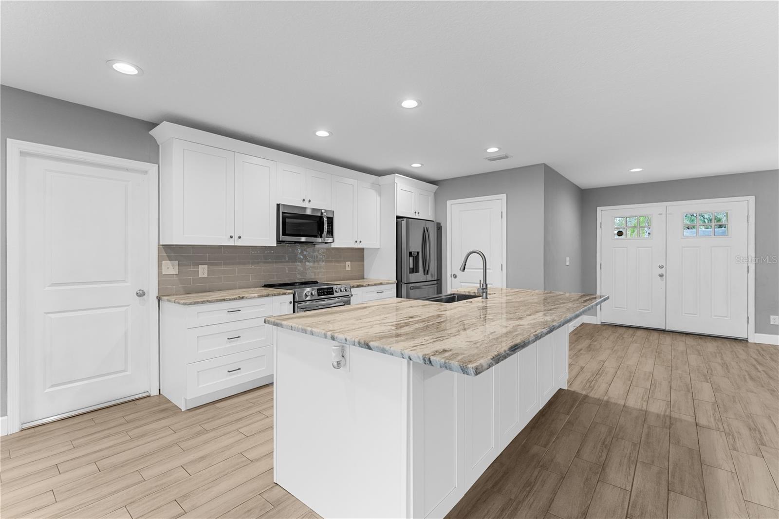 Listing photo id 45 for 10700 62nd Street