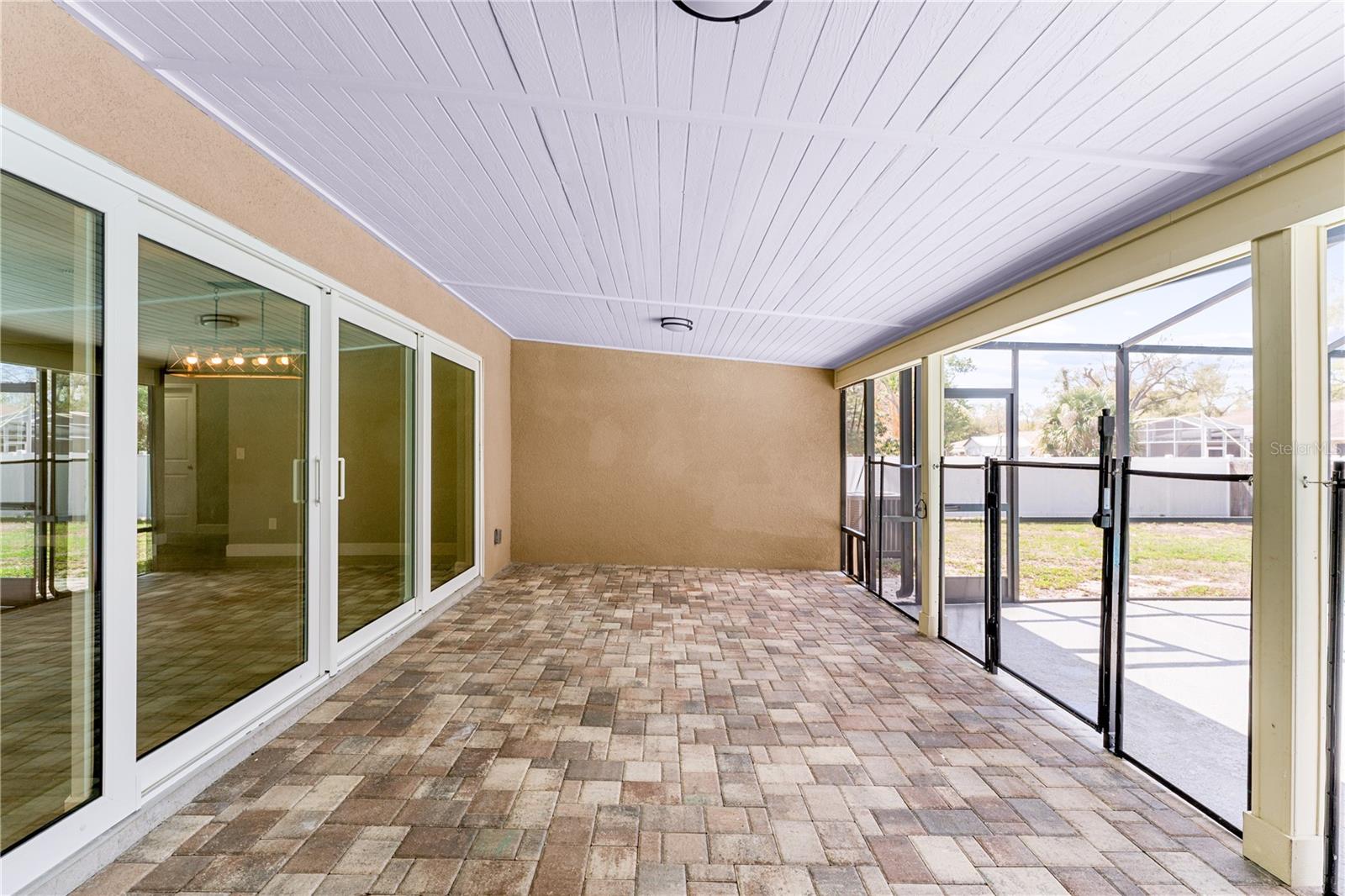 Listing photo id 47 for 10700 62nd Street