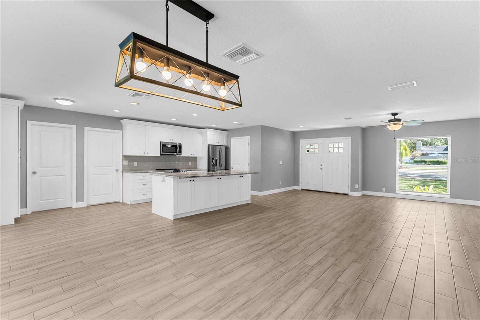 Listing photo id 3 for 10700 62nd Street