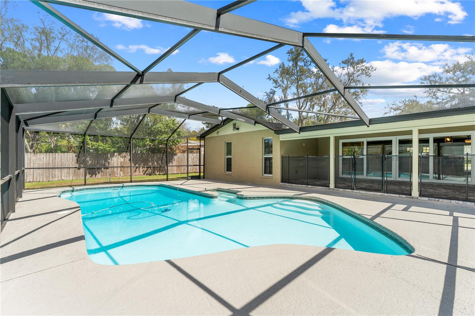 Listing photo id 49 for 10700 62nd Street